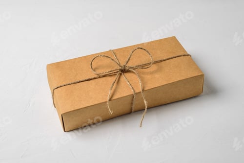 Preview: Paper gift box with twine bow