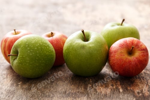 Preview: Apples on the table