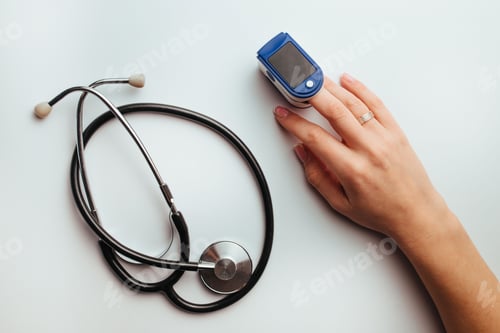 Preview: diagnostics of coronaviruses and pneumonia device heart rate monitor measures lung soturation and