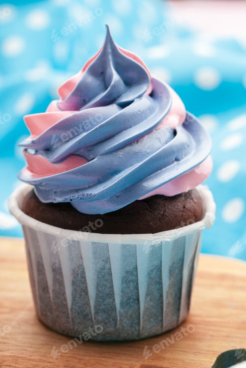 Preview: Side view of yummy cupcakes with assorted flavor. Shot on the table