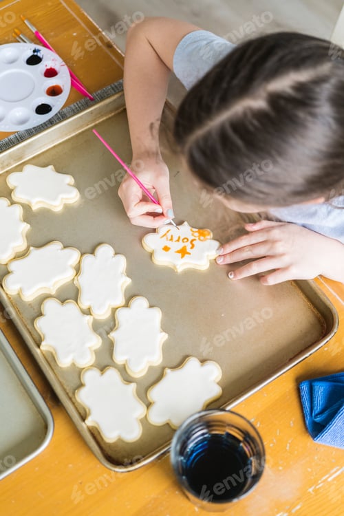 Preview: Little Girl Spells 'Sorry' on Iced Sugar Cookies