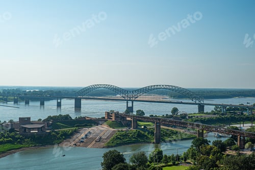 Preview: Famous M bridge over the Mississippi River in Memphis, Tennessee.