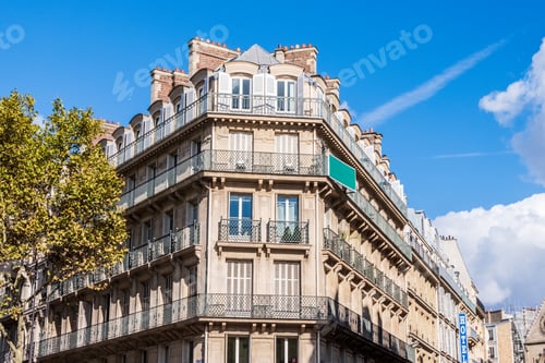 Preview: A French building during midday