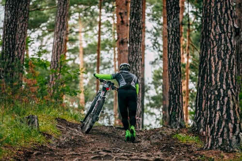 Preview: Women mountainbiker