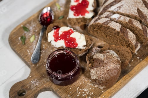 Vorschau: Sandwiches with bread, butter and jam