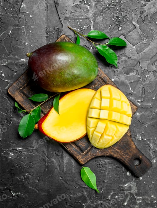 Preview: Pieces of fresh mango on the cutting Board.