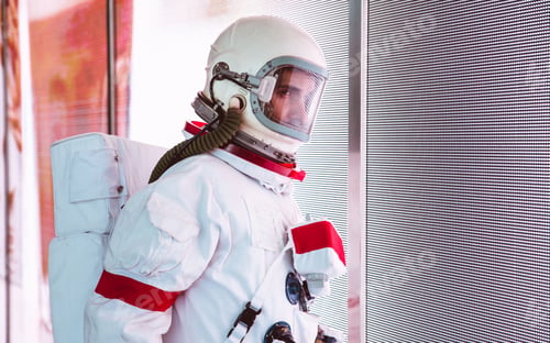 Preview: spaceman in a futuristic station