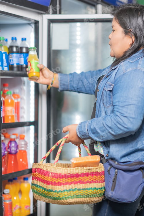 Preview: Woman buying a drink in a supermarket
