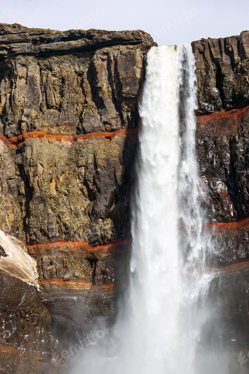 Preview: The Hengifoss waterfall in Iceland