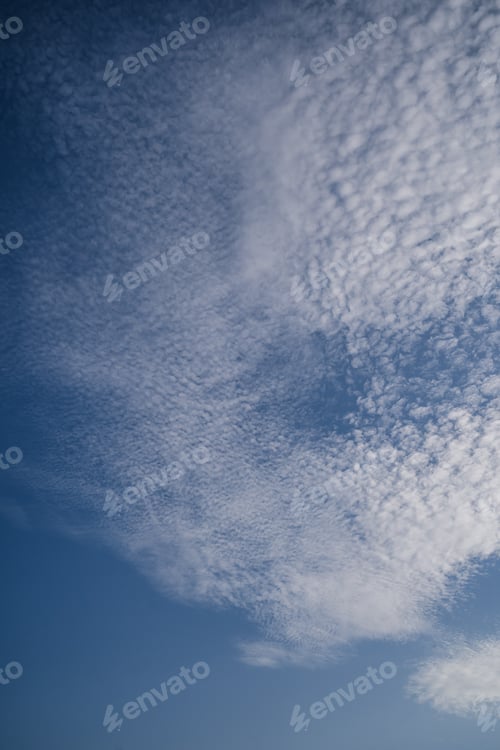 Preview: Natural background with blue sky and white clouds.