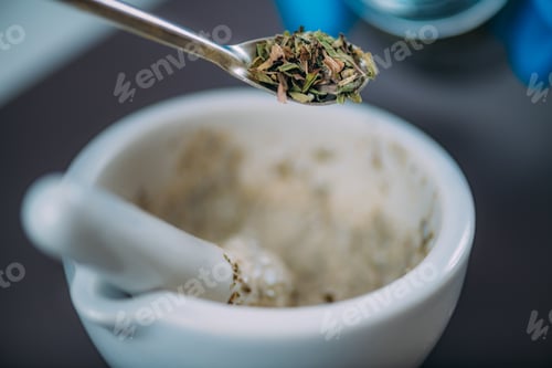 Preview: Grinding Cosmetic Ingredients Using Mortar and Pestle