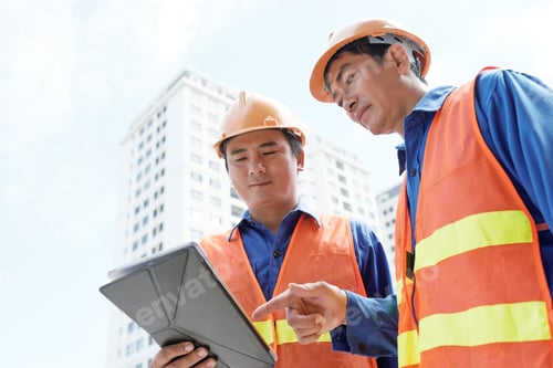 Preview: Engineers discussing project