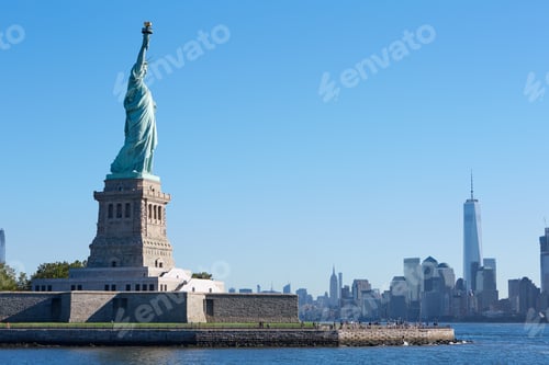 Preview: Statue of Liberty island and New York city skyline
