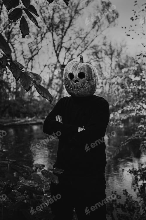 Preview: Scary man with pumpkin head for Halloween. Jack-o-lantern costume.Trick or treat