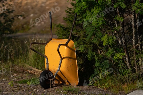Preview: Wheelbarrow in yellow