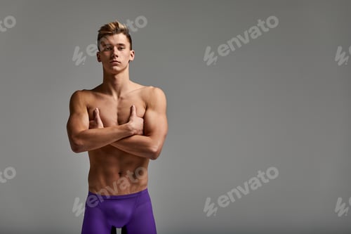Preview: Man blond swimmer, half-length portrait on a gray background, copy space, motivation for sports