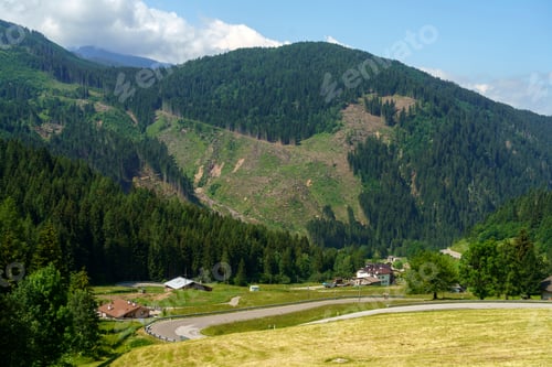 Preview: Landscape along the road to Rolle pass