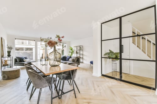 Preview: Spacious room with various areas