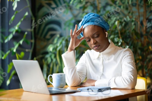 Preview: Unhappy black woman entrepreneur working online from coffee shop
