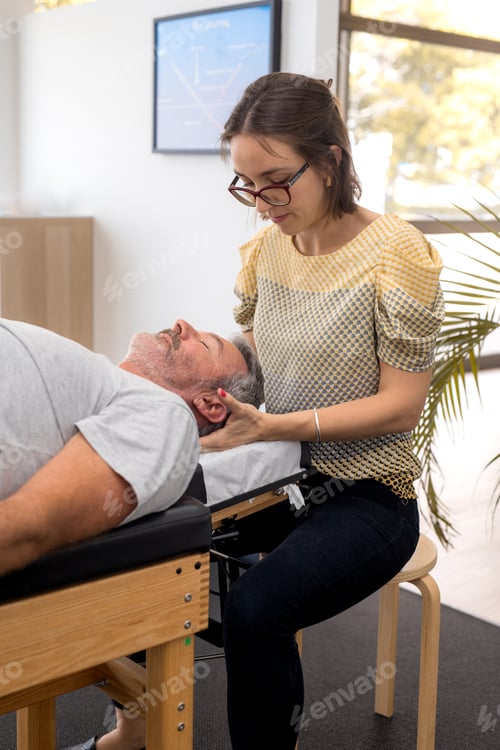 Preview: Senior man having chiropractic adjustment