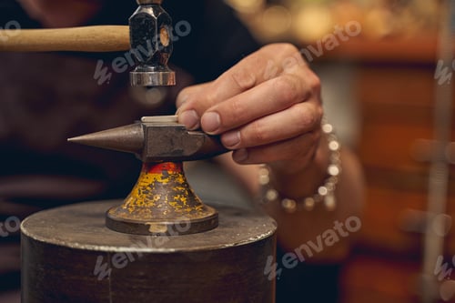 Preview: Double horn anvil on a base used for jewelry making