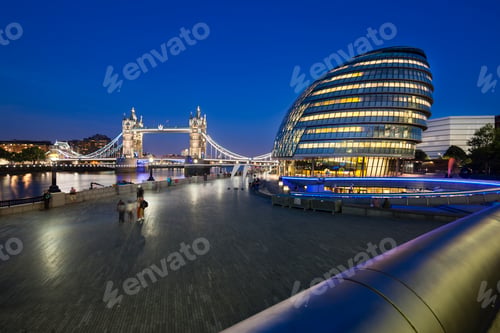 Preview: Tower Bridge in London at night