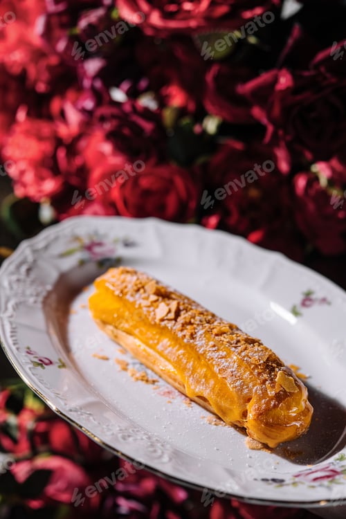 Preview: French Artisan Eclair on plate top view