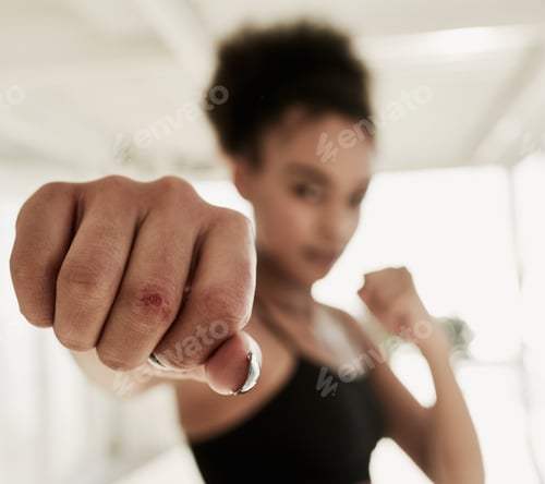 Preview: Closeup shot of a sporty young woman with a scar on her hand