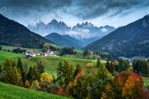 Preview: Scenic landscape of Santa Maddalena church with Odle mountain range in Dolomites, Italy
