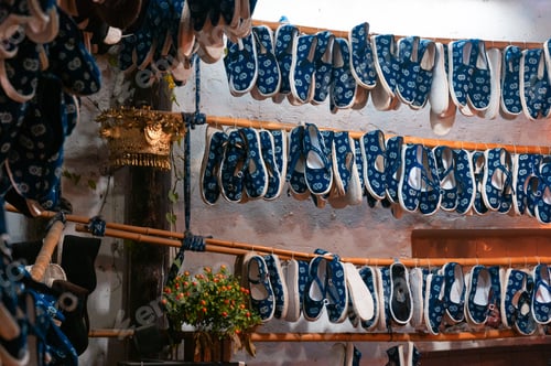 Preview: Printed cotton cloth shoes made by hand with Chinese traditional printed and dyed cloth. Wuzhen town