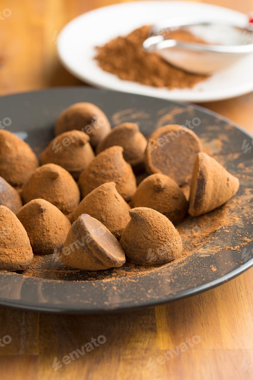 Preview: Sweet chocolate truffles and cocoa powder.