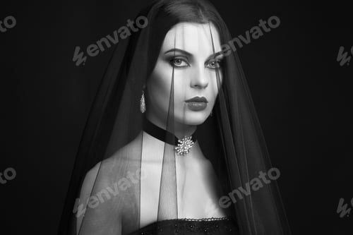 Preview: Halloween vampire woman portrait