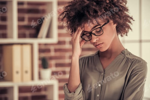 Preview: Afro American business woman
