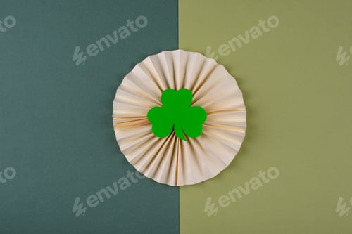 Preview: St. Patricks Day background with shamrock