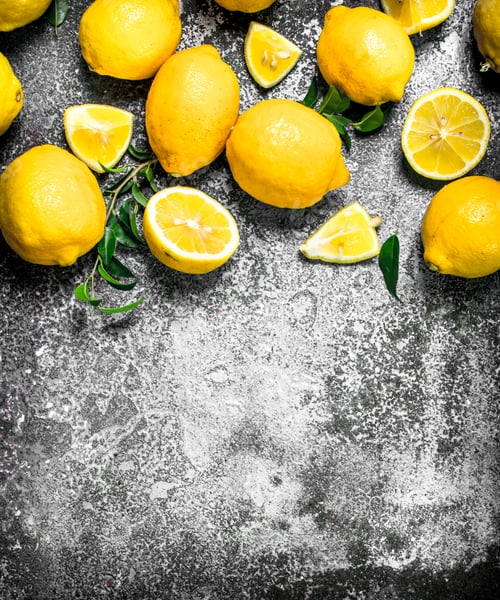 Preview: Fresh lemons with leaves.