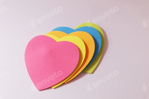 Preview: Heart-shaped paper stickers on the tabl