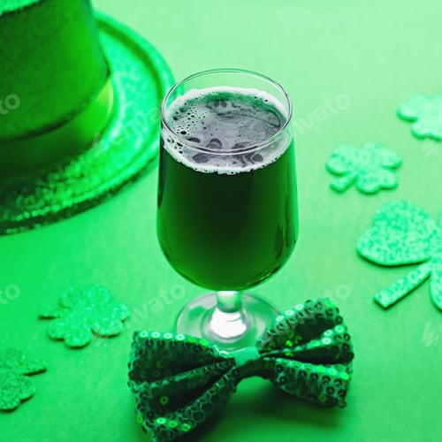 Preview: Saint Patrick's Day greeting card with traditional symbols