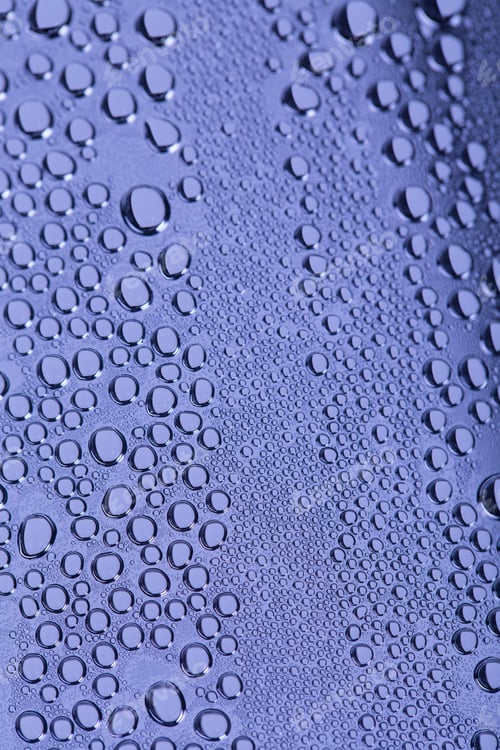 Preview: Drops and trickles of water on the glass.