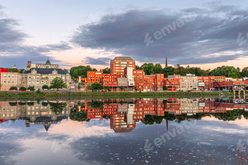 Preview: Augusta, Maine, USA downtown skyline on the Kennebec River