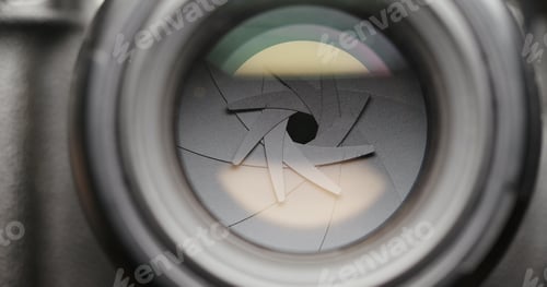 Preview: Adjusting aperture on camera lens