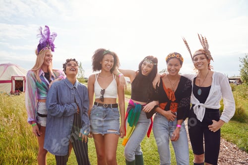 Preview: Smiling Women Enjoying a Day Outdoors