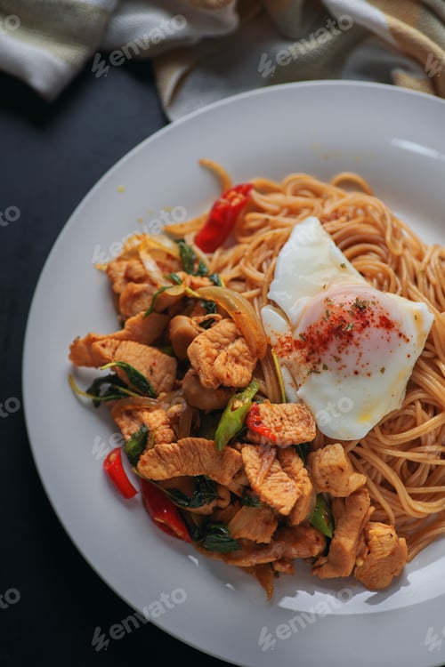 Preview: Spicy stir-fried pasta in white plate