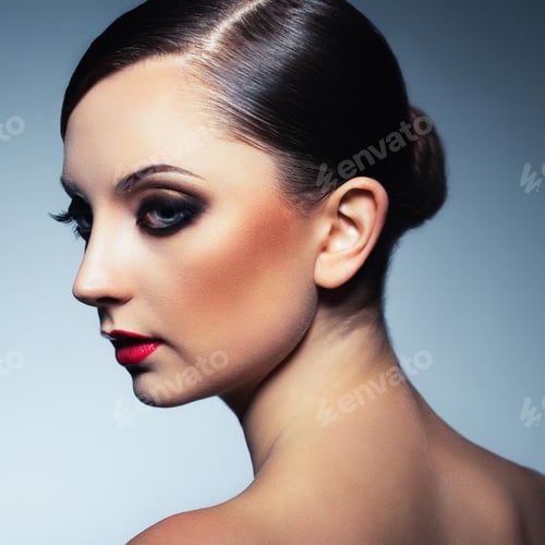 Preview: Woman with Glamorous Makeup and Dark Hair