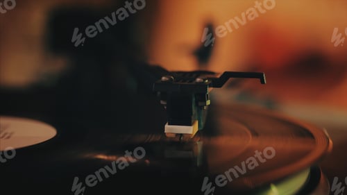 Preview: Vinyl record player with a plate