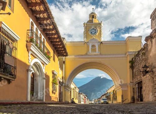 Preview: Santa Catalina Arch and Agua Volcano - Antigua, Guatemala