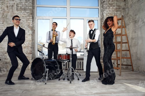 Preview: Young international musicians, a band performing on the loft stage. The concept of music, hobby