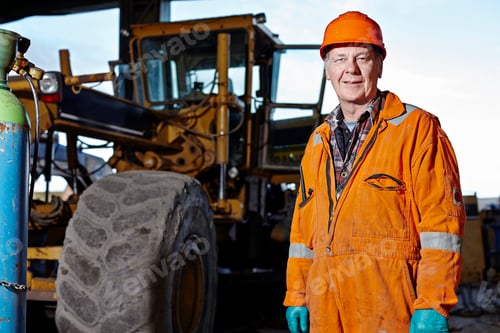 Preview: Portrait of quarry worker next to excavator at quarry site