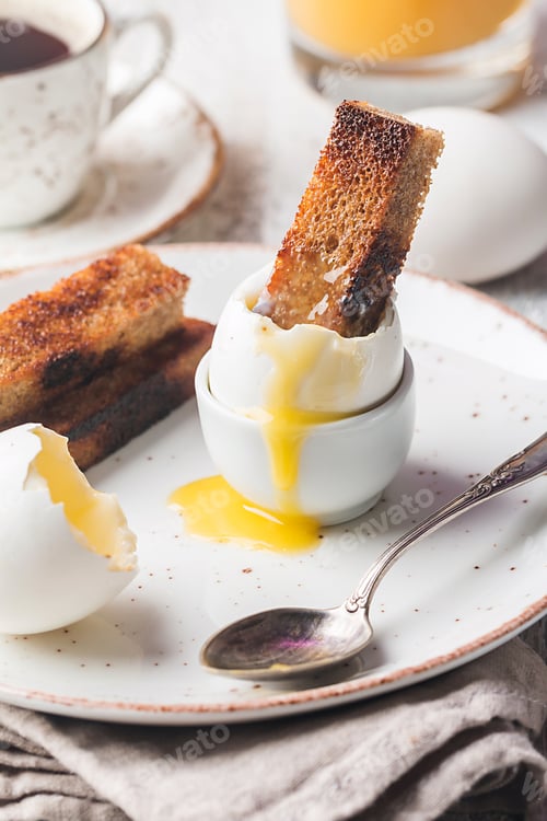 Preview: boiled eggs and crispy toasts