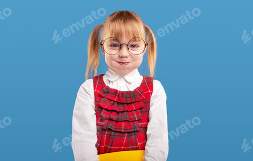Preview: Cute schoolgirl with puffed cheeks