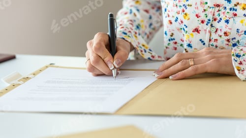 Preview: Businesswoman signing contract